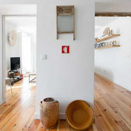 아파트 Alfama Terrace River And Historic View Spacious And Charming Ground Floor 18th Century Building *