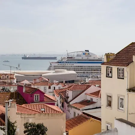 Alfama Terrace River And Historic View Spacious And Charming Ground Floor 18th Century Building *