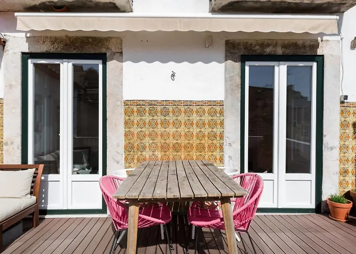 Alfama Terrace River And Historic View Spacious And Charming Ground Floor 18th Century Building