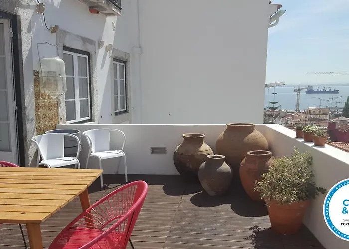 Alfama Terrace River And Historic View Spacious And Charming Ground Floor 18th Century Building * Lisboa
