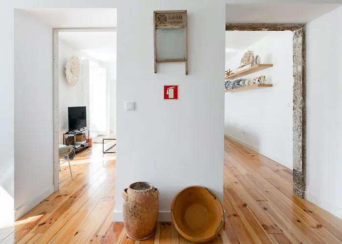 Διαμέρισμα Alfama Terrace River And Historic View Spacious And Charming Ground Floor 18th Century Building *