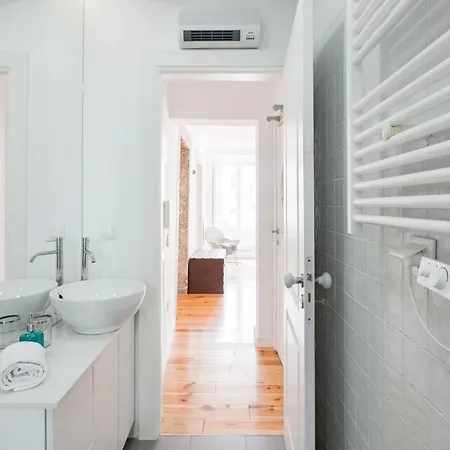 Alfama Terrace River And Historic View Spacious And Charming Ground Floor 18th Century Building Apartamento