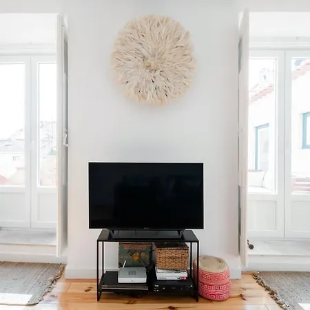 Alfama Terrace River And Historic View Spacious And Charming Ground Floor 18th Century Building Apartman