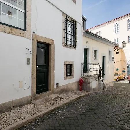 Alfama Terrace River And Historic View Spacious And Charming Ground Floor 18th Century Building Apartamento *